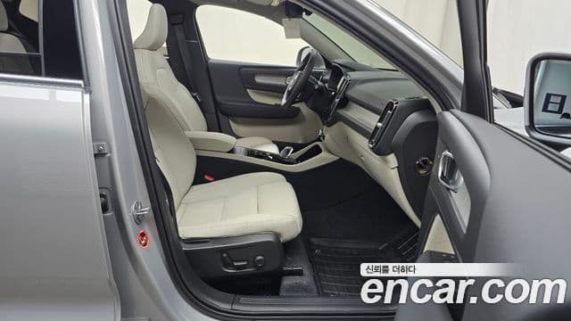 Volvo XC40 B4 Ultra Bright, 2025 11