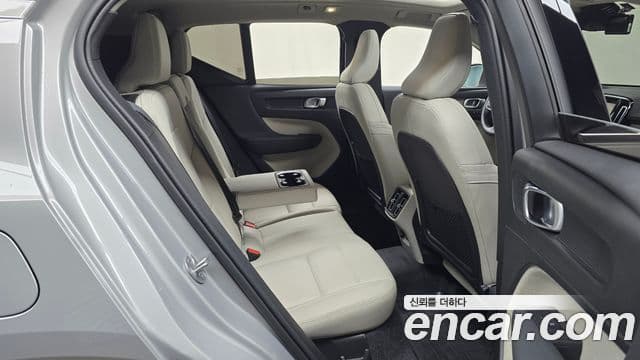 Volvo XC40 B4 Ultra Bright, 2025 12