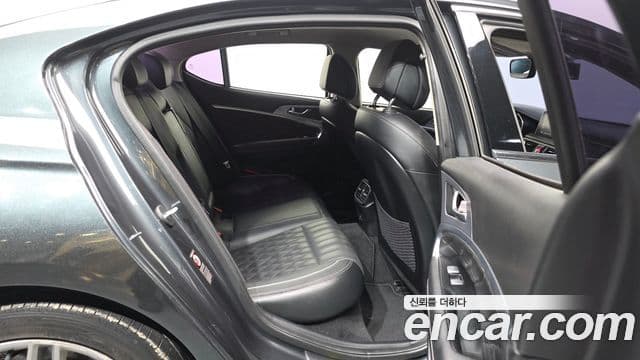 Genesis G70 Elite, 2019 12