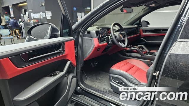 Porsche Cayenne (PO536) 4.0 GTS, 2025 11