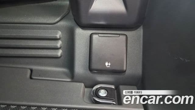 Land Rover Defender (L663) 110 D250 X-Dynamic SE, 2025 8