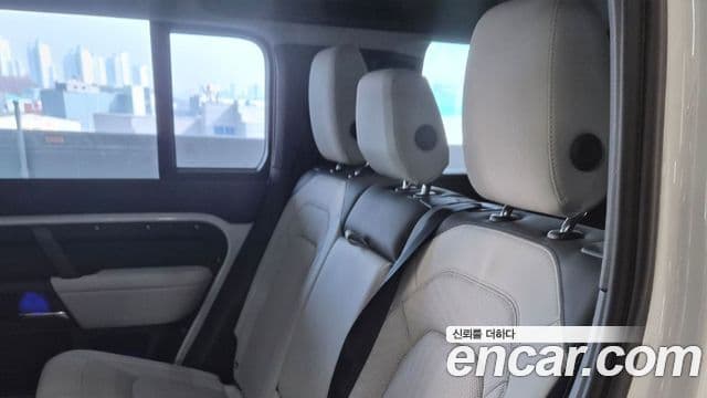 Land Rover Defender (L663) 110 D250 X-Dynamic SE, 2025 10