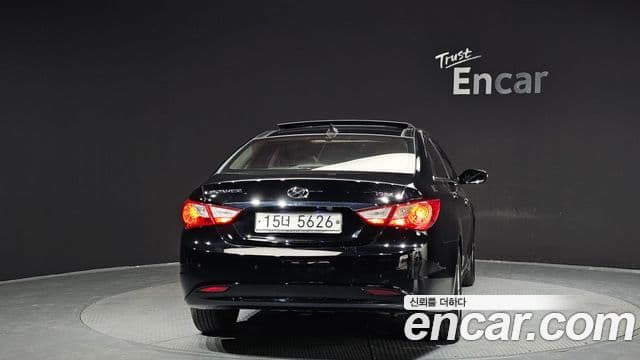 Hyundai YF Sonata чёрный, 2011 4