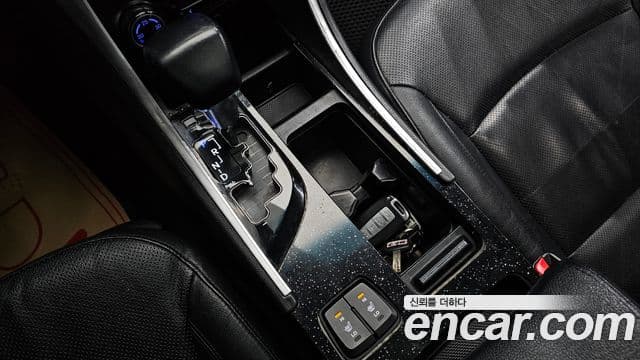 Hyundai YF Sonata чёрный, 2011 9