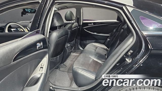 Hyundai YF Sonata чёрный, 2011 11