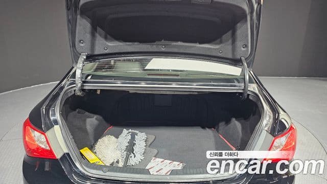 Hyundai YF Sonata чёрный, 2011 20