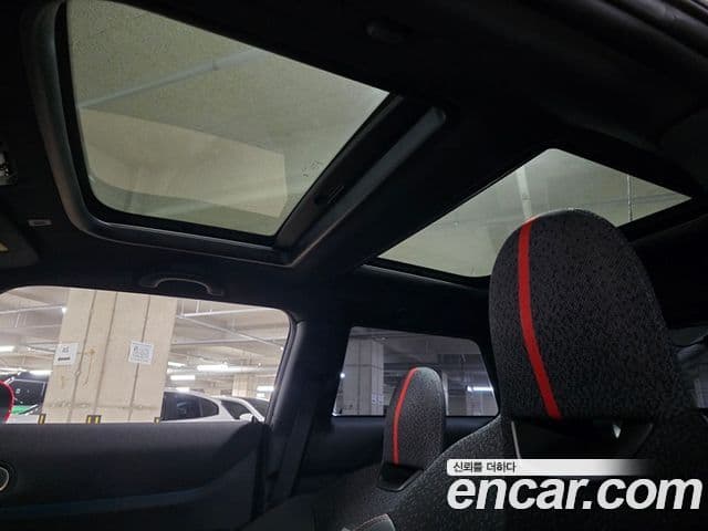 Mini Cooper S 4세대 JCW, 2025 17