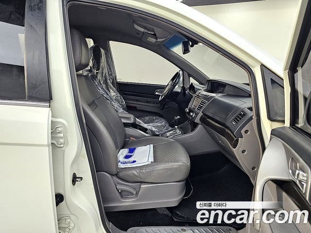 KG모빌리티(SsangYong) Korando 투리스모 4WD outdoor Edition 9인승, 2016 11