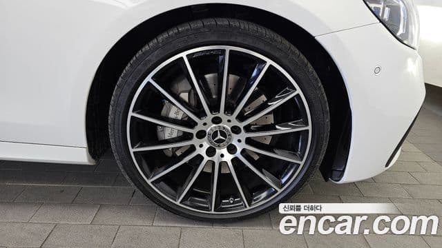 Mercedes-Benz E-класс W213 AMG Line, 2023 все фото