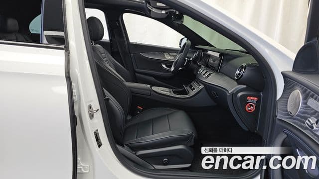 Mercedes-Benz E-класс W213 AMG Line, 2023 11