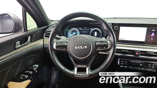 Kia K5 гибрид 3세대 Signature, 2022 13