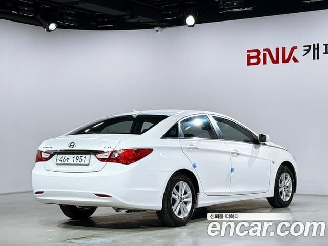 Hyundai YF Sonata Luxury, 2010 2