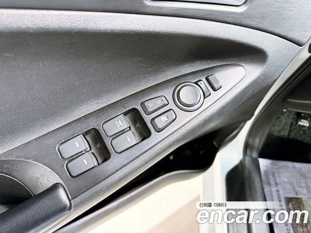 Hyundai YF Sonata Luxury, 2010 9