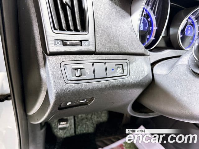 Hyundai YF Sonata Luxury, 2010 10