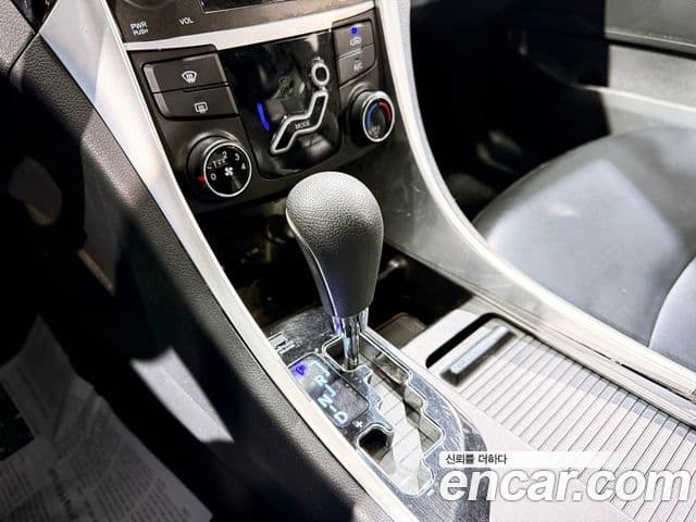 Hyundai YF Sonata Luxury, 2010 11