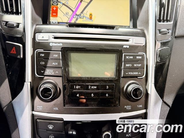 Hyundai YF Sonata Luxury, 2010 13