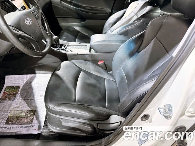 Hyundai YF Sonata Luxury, 2010 18