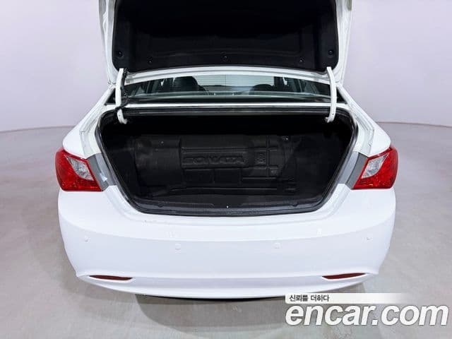 Hyundai YF Sonata Luxury, 2010 19