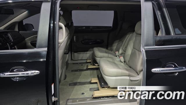 Kia All New Carnival Prestige, 2015 12