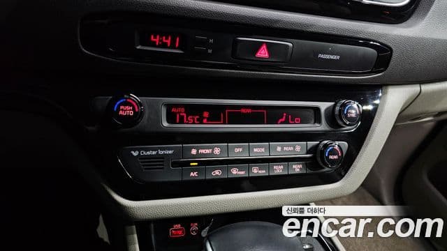 Kia All New Carnival Prestige, 2017 18