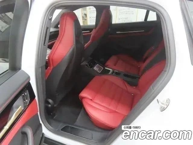 Porsche Panamera (976), 2025 10