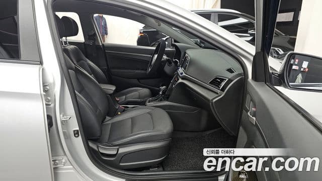 Hyundai Avante AD 1.6 GDI Value Plus, 2017 11