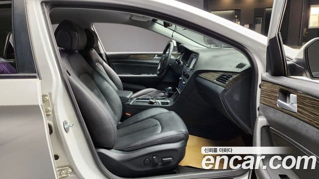 Hyundai LF Sonata Premium, 2015 10