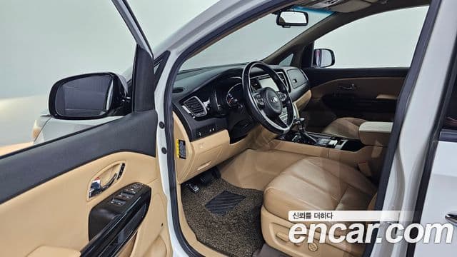 Kia All New Carnival Noblesse, 2017 10