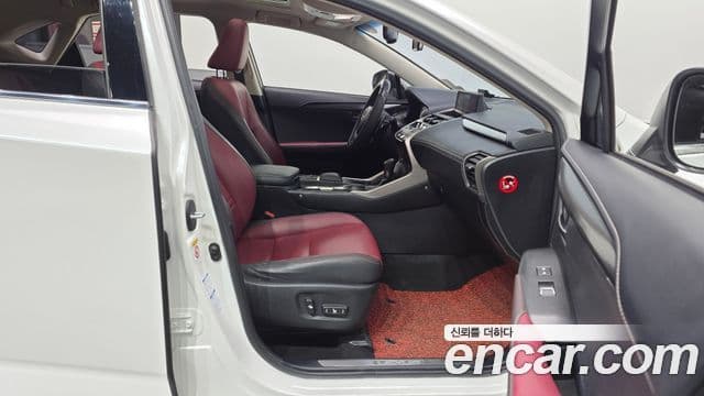 Lexus NX300h Supreme, 2018 11