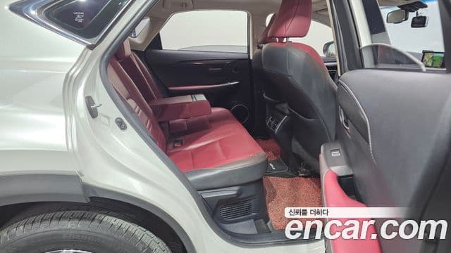 Lexus NX300h Supreme, 2018 12