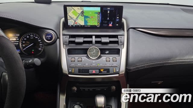 Lexus NX300h Supreme, 2018 14