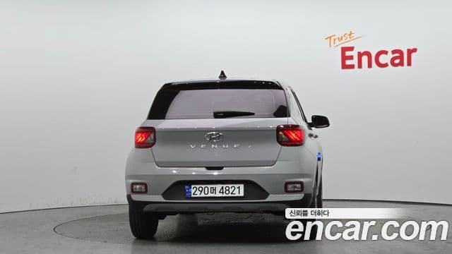 Hyundai Venue Premium, 2024 4