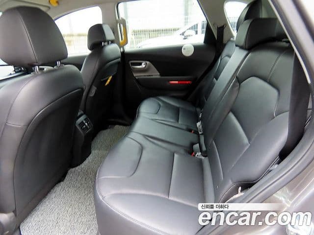 Kia Niro Plus Air (таксомоторный тип), 2023 6