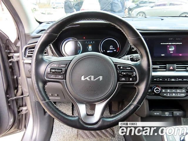 Kia Niro Plus Air (таксомоторный тип), 2023 7