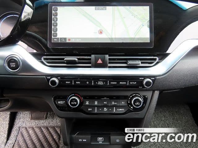 Kia Niro Plus Air (таксомоторный тип), 2023 12
