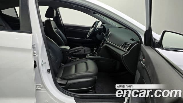 Hyundai Avante AD 1.6 GDI Value Plus, 2018 10