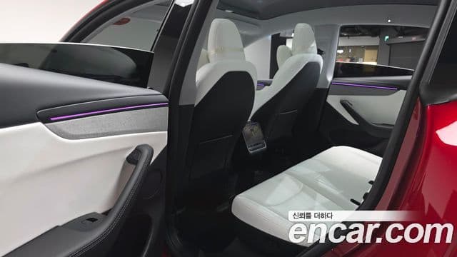 Tesla модель Y, 2025 11