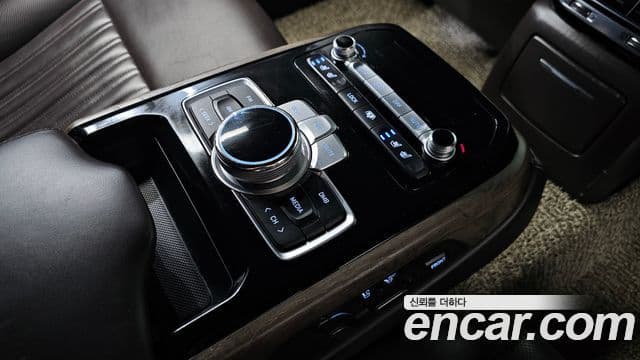 Genesis G90 Premium Luxury, 2019 18