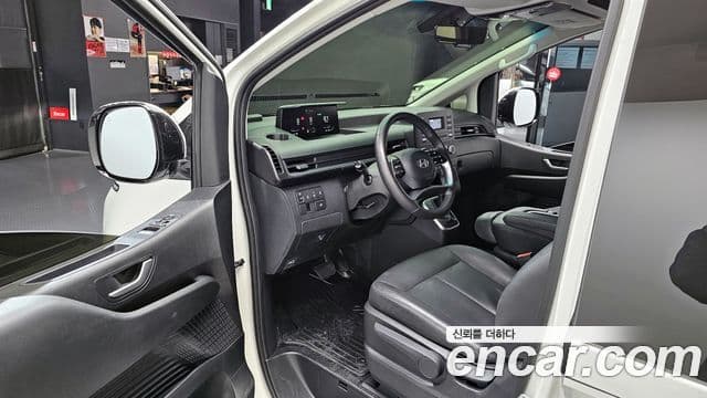 Hyundai Staria Modern, 2025 11
