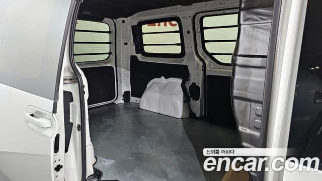 Hyundai Staria Modern, 2025 12