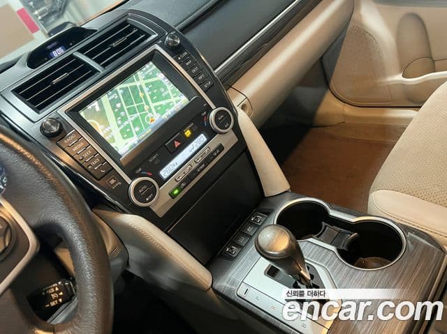 Toyota New 캠리 гибрид XLE, 2012 9