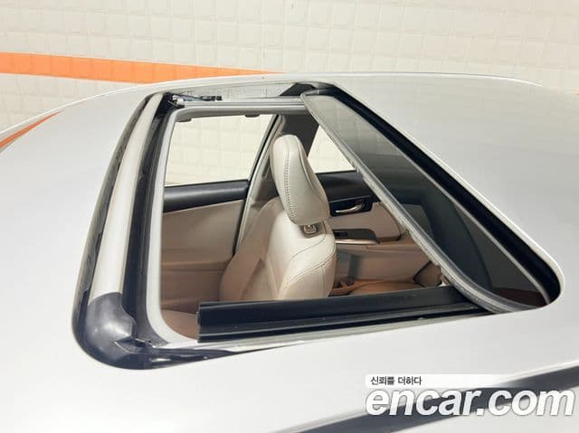 Toyota New 캠리 гибрид XLE, 2012 17