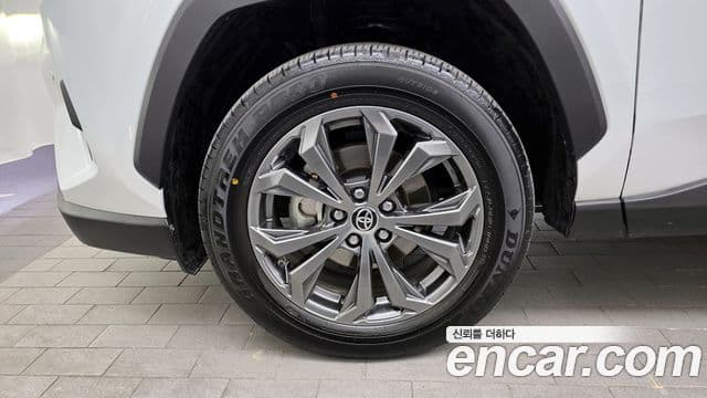 Toyota RAV4 5세대 2.5 2WD гибрид XLE, 2025 все фото
