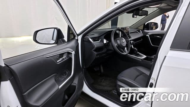 Toyota RAV4 5세대 2.5 2WD гибрид XLE, 2025 10