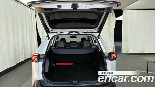 Toyota RAV4 5세대 2.5 2WD гибрид XLE, 2025 20