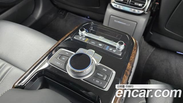 Genesis G90 Premium Luxury, 2021 17