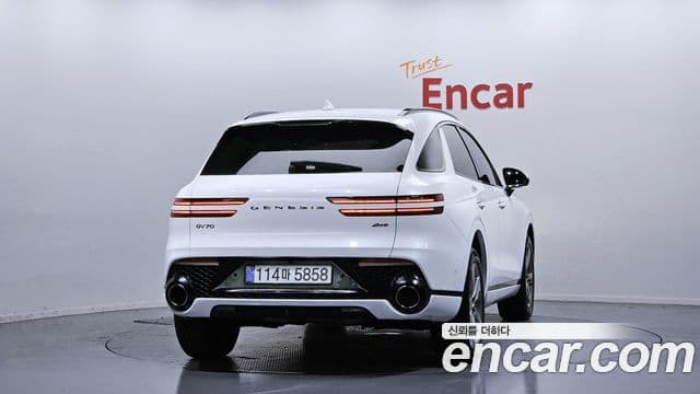 Genesis GV70, 2023 4