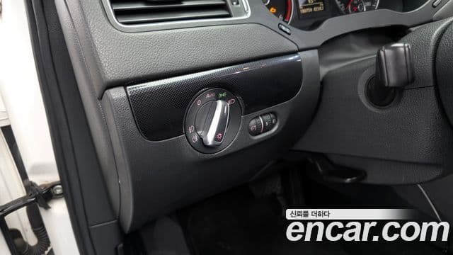 Volkswagen New Jetta 6세대, 2012 16