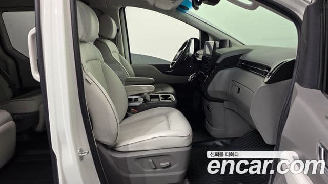 Hyundai Staria лимузин, 2023 11