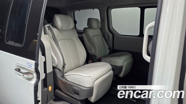 Hyundai Staria лимузин, 2023 12